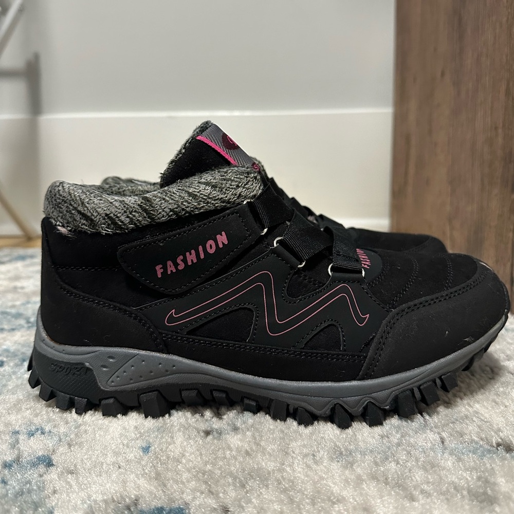 Women’s winter walking shoes